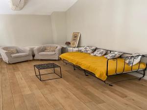 Villa with Pool in Dordogne Countryside