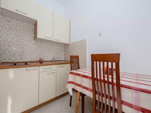 Apartments & Rooms Green Bay - Studio Apartment