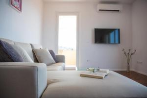 Apartments Nina - Two-Bedroom Apartment with Balcony and Sea View Ora ac