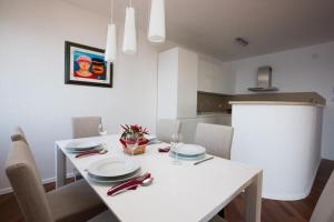 Apartments Nina - Two-Bedroom Apartment with Balcony and Sea View Ora ac