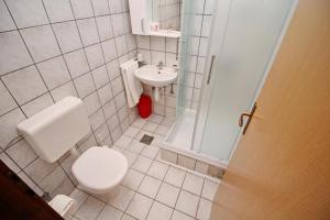 Apartments Neven - One Bedroom Apartment with Terrace and Garden View A2