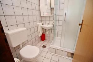 Apartments Neven - One Bedroom Apartment with Terrace and Garden View A2