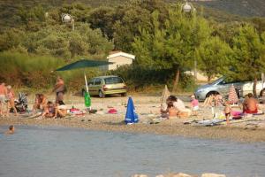 Apartments Neven - One Bedroom Apartment with Terrace and Garden View A2