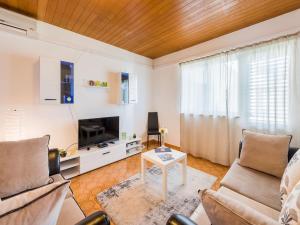 Apartment Hope ST - Two Bedroom Apartment with Balcony