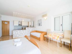 Apartments Marnic Blue Chill- Comfort Studio Apartment with Balcony S4