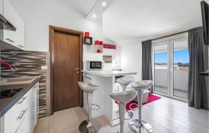 2 Bedroom Beautiful Apartment In Vodice 