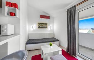 2 Bedroom Beautiful Apartment In Vodice 