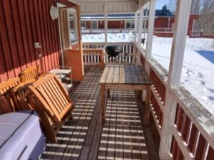 Cozy Cabin by Lake Gardsjon Lidsjoberg