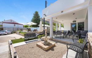 1 Bedroom Nice Apartment In Vodice 