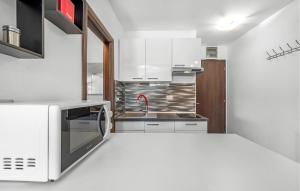 1 Bedroom Nice Apartment In Vodice 