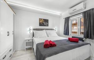 1 Bedroom Nice Apartment In Vodice 
