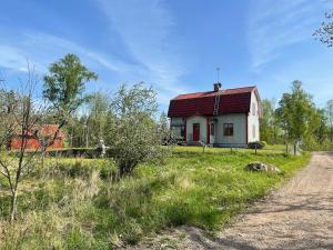 Secluded House with Garden and Lakes
