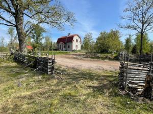 Secluded House with Garden and Lakes