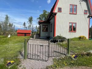 Secluded House with Garden and Lakes