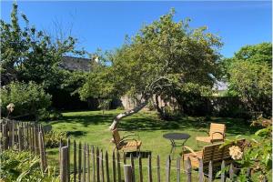 Maisons de vacances Holiday Home in Locquirec near Sandy Beach, cleaning included : photos des chambres