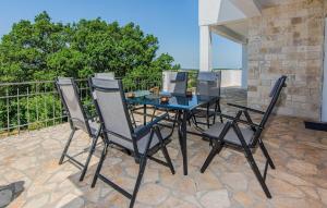 Gorgeous Home In Popovici With Wifi