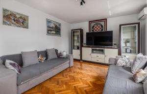 Gorgeous Home In Slunj With Kitchen 