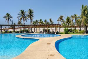 Casa Amplia con club de Playa