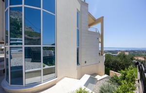 5 Bedroom Lovely Home In Kucine