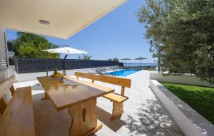 5 Bedroom Lovely Home In Kucine 