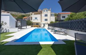 5 Bedroom Lovely Home In Kucine