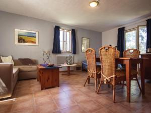 Maisons de vacances Cozy Cottage Retreat in Vezac, cleaning included : photos des chambres