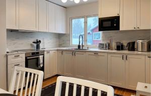 3 Bedroom Amazing Home In Grängesberg