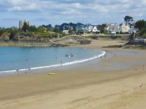 Maisons de vacances House in St Quay near GR34 and Beaches, cleaning included : photos des chambres