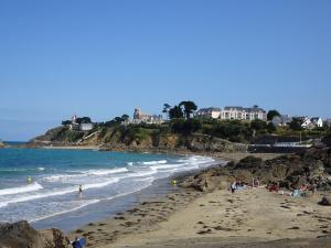 Maisons de vacances House in St Quay near GR34 and Beaches, cleaning included : photos des chambres
