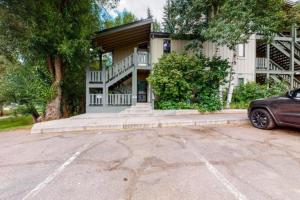Sandstone Neighborhood 2 Bedroom Condo - Along Shuttle Route!