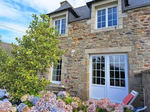 Maisons de vacances Stone House in Brittany near the Sea, cleaning included : photos des chambres