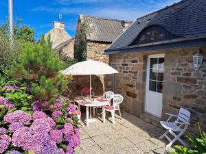 Maisons de vacances Stone House in Brittany near the Sea, cleaning included : photos des chambres