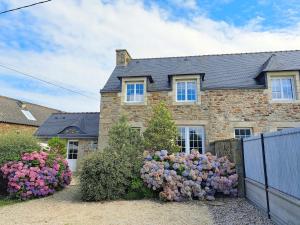 Maisons de vacances Stone House in Brittany near the Sea, cleaning included : photos des chambres