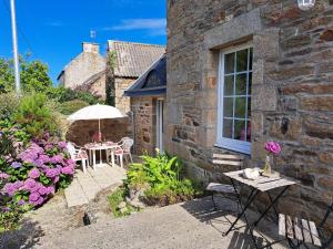 Maisons de vacances Stone House in Brittany near the Sea, cleaning included : photos des chambres