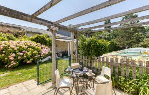 Maisons de vacances Gorgeous Home In Saint-Jean-D-angely : photos des chambres