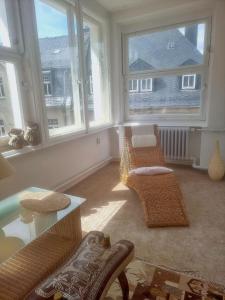 Nr 9 Hübsche Suite mit Loggia in alte Villa mit Stadtblick und interessante Ausstattung Ohm Zimmer