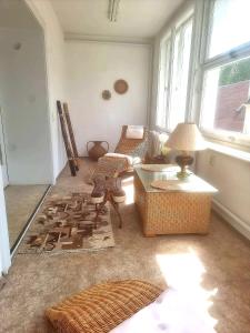 Nr 9 Hübsche Suite mit Loggia in alte Villa mit Stadtblick und interessante Ausstattung Ohm Zimmer