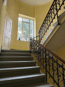 Nr 9 Hübsche Suite mit Loggia in alte Villa mit Stadtblick und interessante Ausstattung Ohm Zimmer