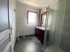 Maisons de vacances Stone House in Brittany near Scenic Bay, cleaning included : photos des chambres