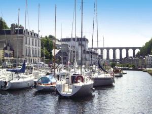 Maisons de vacances Stone House in Plougasnou near Sandy Beach, cleaning included : photos des chambres