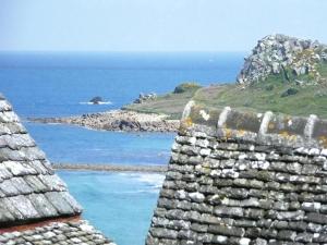 Maisons de vacances Stone House in Plougasnou near Sandy Beach, cleaning included : photos des chambres