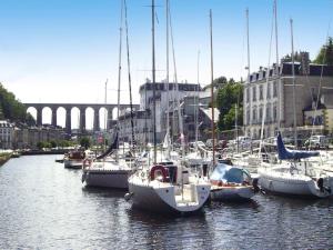 Maisons de vacances Stone House in Plougasnou near Sandy Beach, cleaning included : photos des chambres