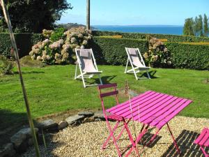 Maisons de vacances Stone House in Plougasnou near Sandy Beach, cleaning included : photos des chambres