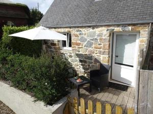 Maisons de vacances Stone House in Plougasnou near Sandy Beach, cleaning included : photos des chambres