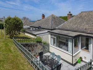 Maisons de vacances Stone House in Plougasnou near Sandy Beach, cleaning included : photos des chambres