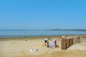 Maisons de vacances Holiday Home in Penestin near La Mine d-Or Beach, cleaning included : photos des chambres