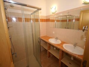 Maisons de vacances Hilltop Hideaway near Beaulieu, cleaning included : photos des chambres