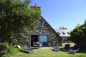 Maisons de vacances Stone House near Rosa Granite Coast, cleaning included : photos des chambres