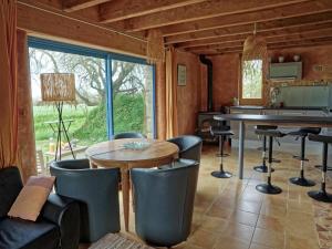 Maisons de vacances Stone House near Rosa Granite Coast, cleaning included : photos des chambres