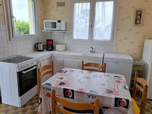 Maisons de vacances House in Treompan near Sandy Beach, cleaning included : photos des chambres
